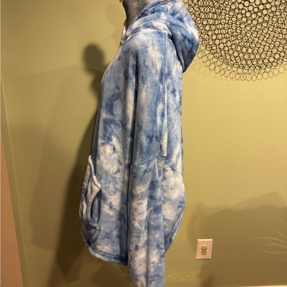 Blue and White Tie-Dye Oversized Fleece Hoodie - Picture 2 of 4